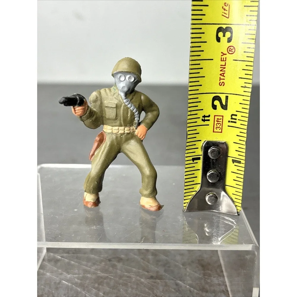 Vintage‎ WWII Painted Plastic Toy Soldier Wearing A Gas Mask Weapon